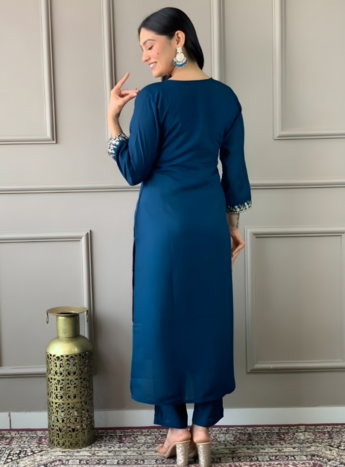 Peacock Teal Rayon Slub Suit with Jacquard Border Dupatta